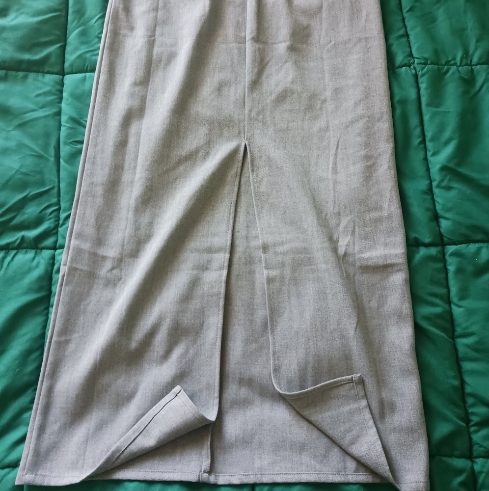 Gray H&M skirt🤍